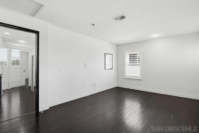 Building Photo - 561 Bayona Loop