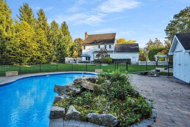 Building Photo - 1025 Peconic Bay Blvd