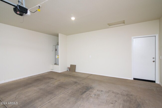 Building Photo - 35445 W San Alvarez Ave