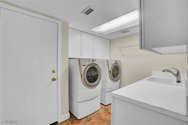 Building Photo - 9005 Opus Dr