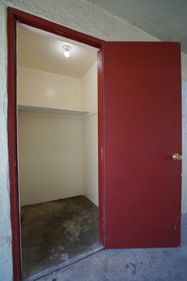 Building Photo - 511-525 Riverside Drive