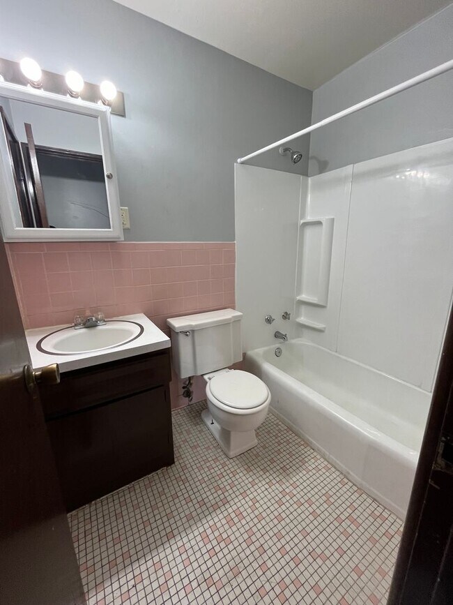 Building Photo - Princeton Place Apts - 1221