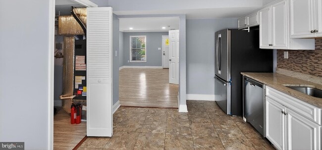 Building Photo - 483 Arwell Ct