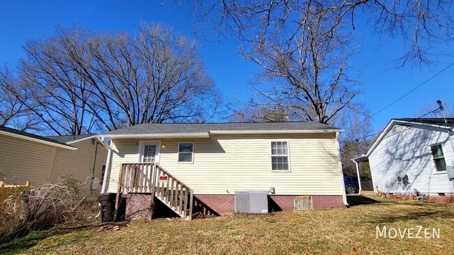 Building Photo - 333 Friendship Dr