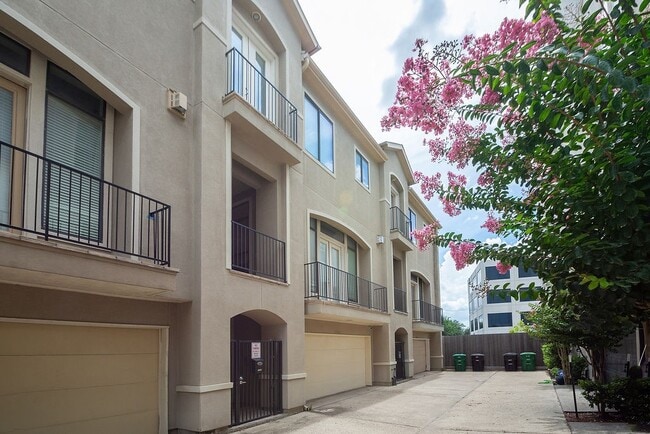 Primary Photo - 1205 Detering St