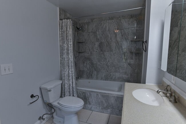Building Photo - Spacious 3 Bedroom on Harris