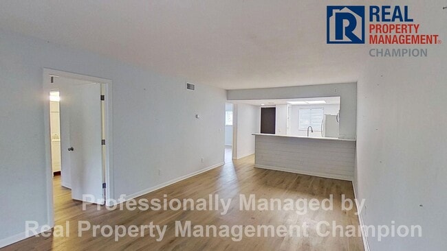 Building Photo - 2 BD/2 BA Ground Floor Condo in Holly Tree w/Community Pool
