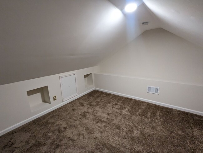 Building Photo - Charming two level row house in downtown Frederick available now!