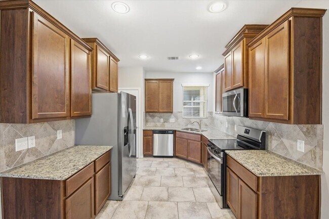 Building Photo - 3411 Country Club Blvd