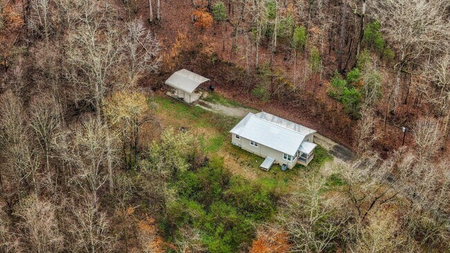 Building Photo - Harriman 37748 - Charming 2-bedroom, 1.5-bathroom Home nestled on 3.8 acres of woods - Contact Ch...