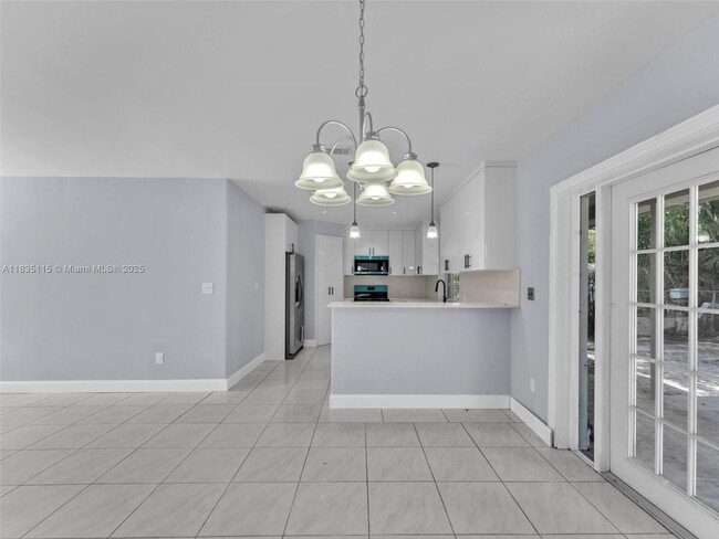 Building Photo - 6525 SW 18th St