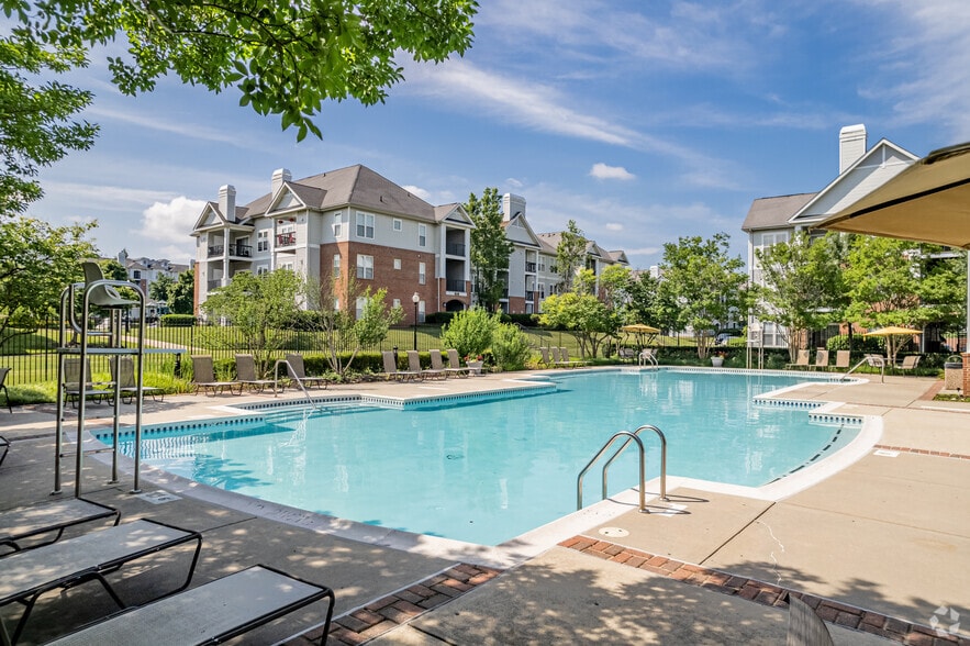 Pool - The Apartments at Cambridge Court