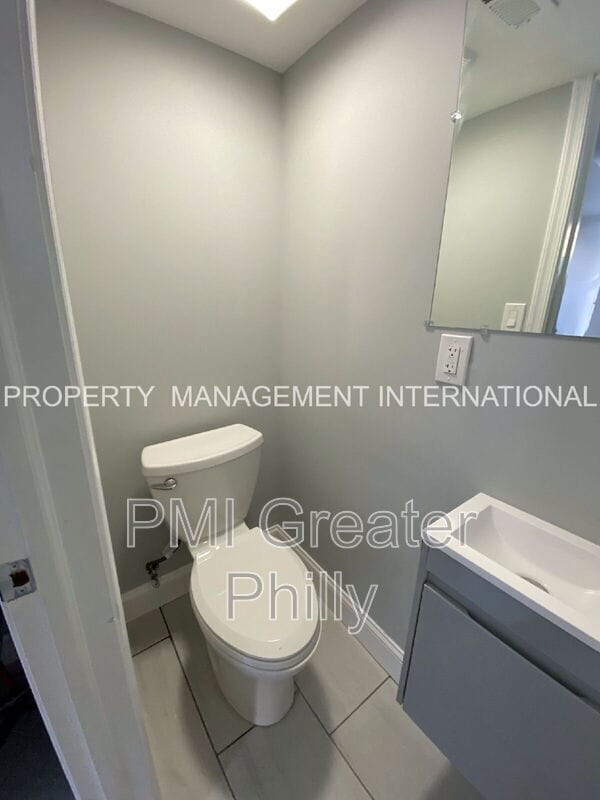 Building Photo - 5257 Addison St