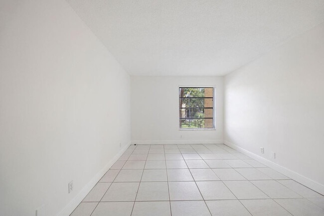 Building Photo - 470 NW 20th St