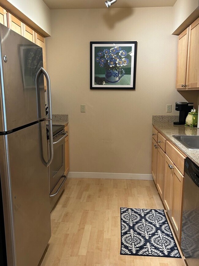 Building Photo - Island Crossings on Bainbridge Island