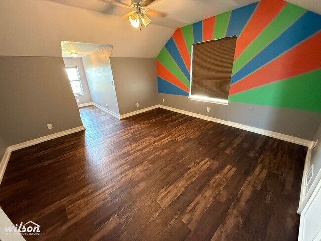 Building Photo - Remodeled 4bd/3ba Naches Home with Firepla...