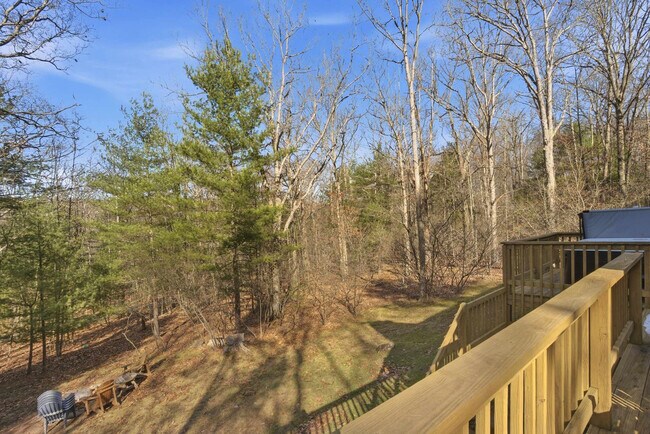 Building Photo - 610 Traci Ln