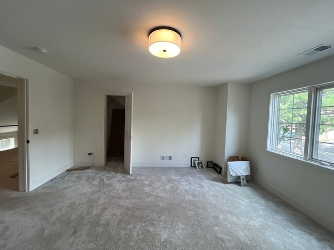 Building Photo - Welcome to this updated townhome in Northe...