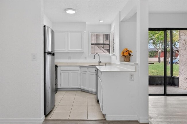 Building Photo - 2929 Antique Oaks Cir