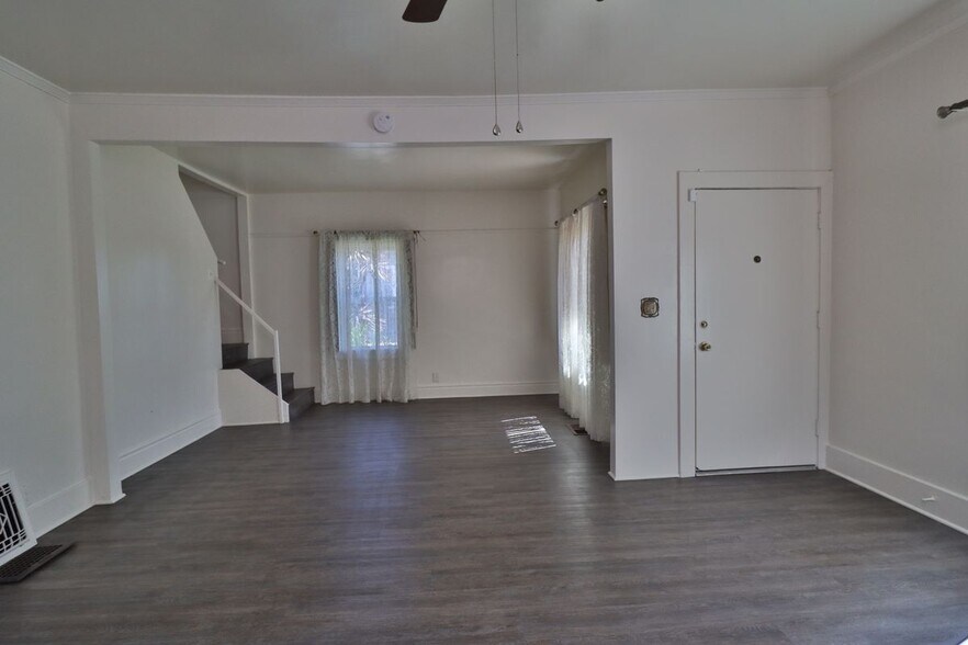 Building Photo - 341 W 124th St