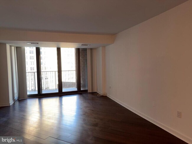 Building Photo - 1420 Locust St