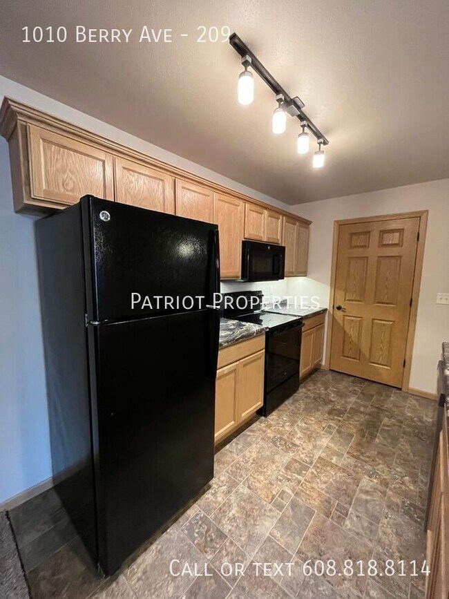 Building Photo - 1010 Berry Ave