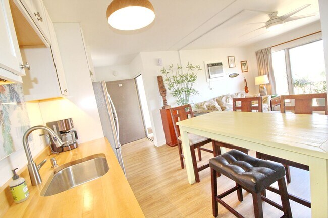 Building Photo - Kihei Villa - Nicely Furnished 1Bed/1Bath located in the heart of Kihei across the street from th...