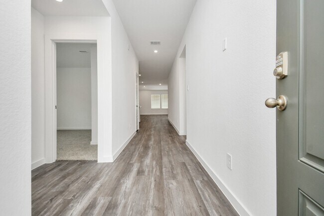 Building Photo - 1123 Briscoe Ct