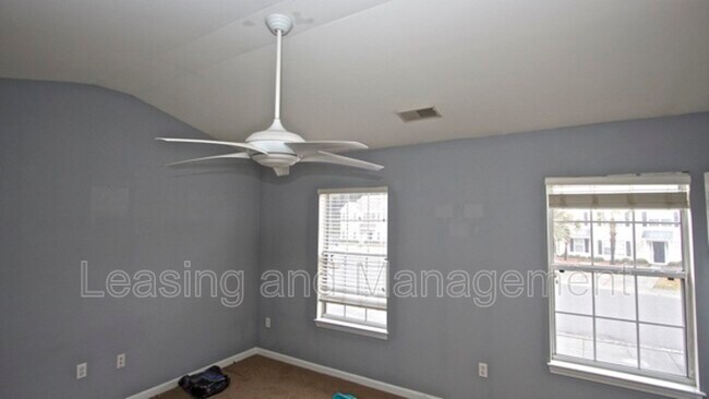 Building Photo - 1247 Island Club Dr