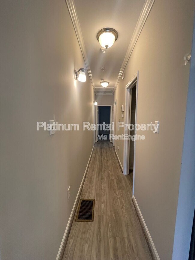 Building Photo - 48 Weyman Ave SW
