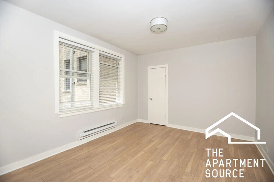 Building Photo - 511 W Belmont Ave