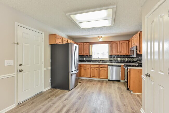 Building Photo - 2303 Riverstone Dr