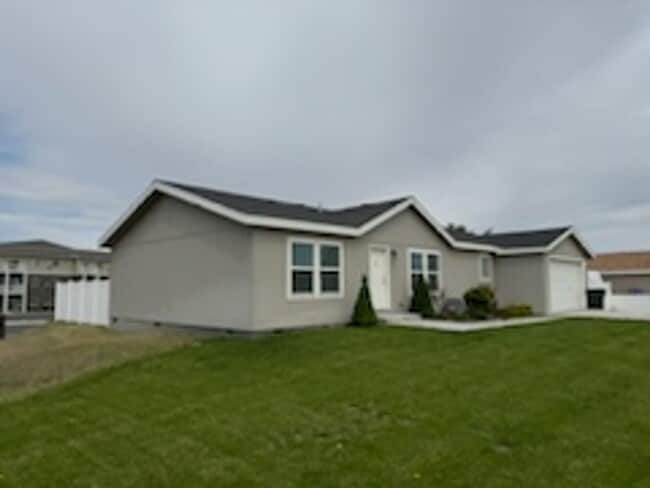 Building Photo - A gem of a home in Boardman