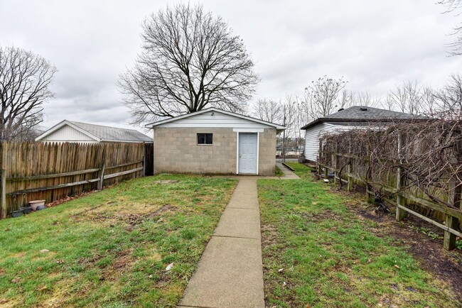 Building Photo - Single-Family Home for Rent in Greensburg, PA