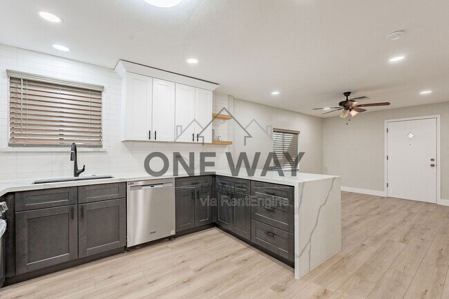 Building Photo - 745 E Pierce St