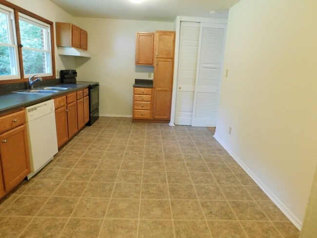 Building Photo - Brick Ranch in Oxford Heights Subdivision