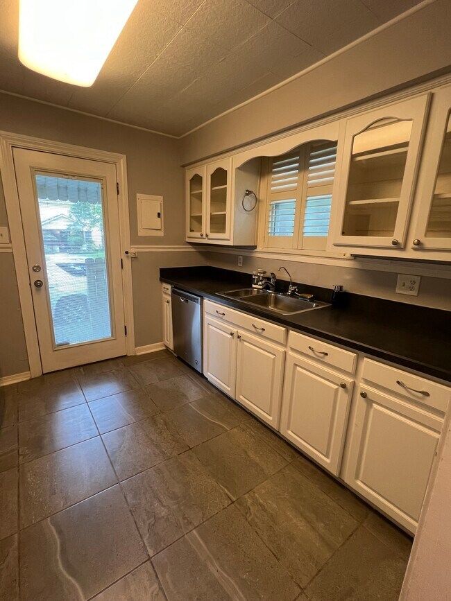 Building Photo - 171 Crenshaw St