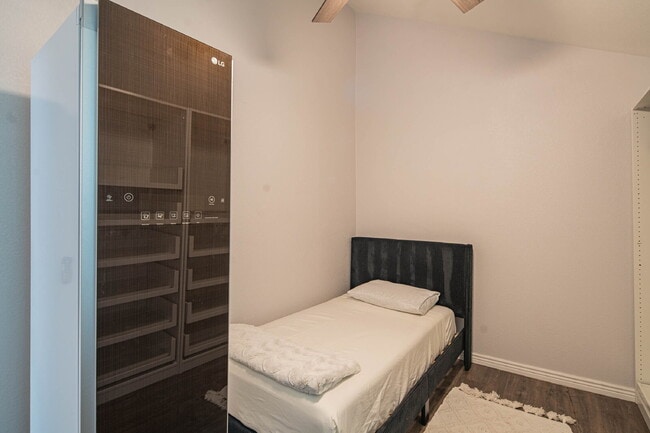 Building Photo - 10615 N 63rd Dr