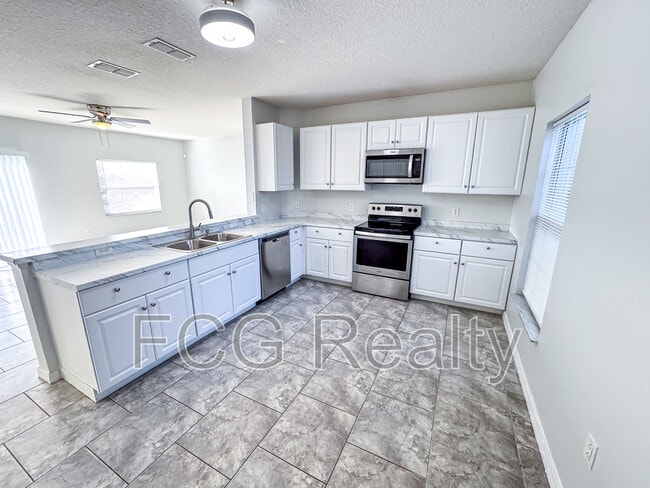 Building Photo - 702 Colville Pl