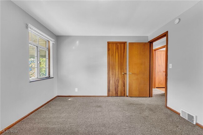 Building Photo - 19500 Lakeshore Blvd