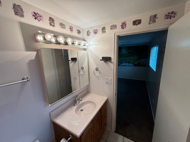 Building Photo - Nice and Spacious Orem Home