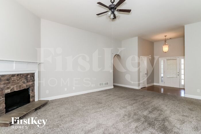 Building Photo - 6256 Cove Creek Dr
