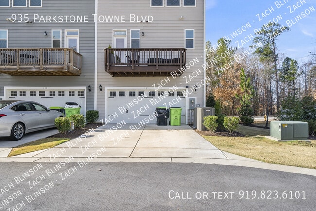 Building Photo - 935 Parkstone Towne Blvd