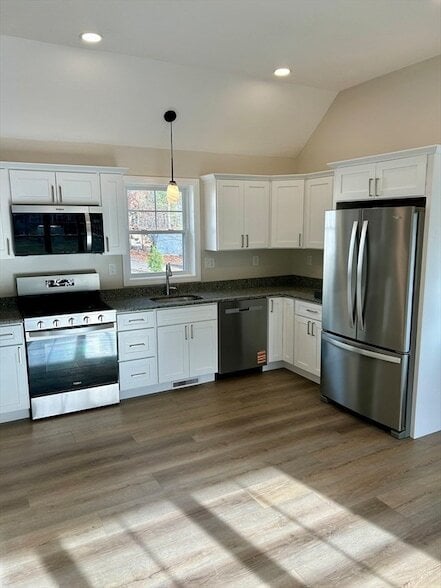 Building Photo - 265 Dunstable Rd