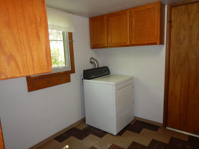 Building Photo - 2214 Anna Ave