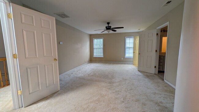 Building Photo - Gorgeous Charter Colony Cul-de-Sac Home: 4 Bed, 2.5 Bath Home with Screened-In Porch