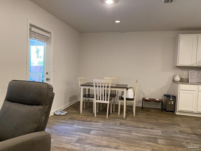 Building Photo - 7368 Lakeside Oak Ct