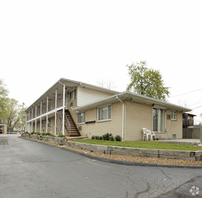 Bilmar Court 332 N Rochester Rd Clawson MI 48017 Apartment Finder