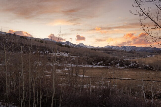 Building Photo - 821 Cluny Rd