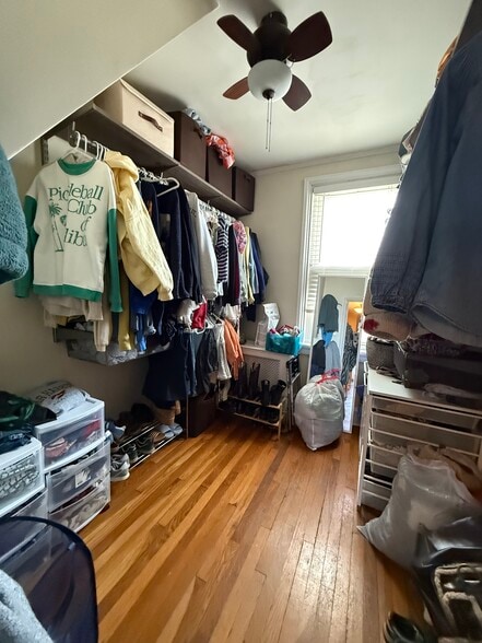 4th room converted to walk-in closet - 2904 Parkwood Ave